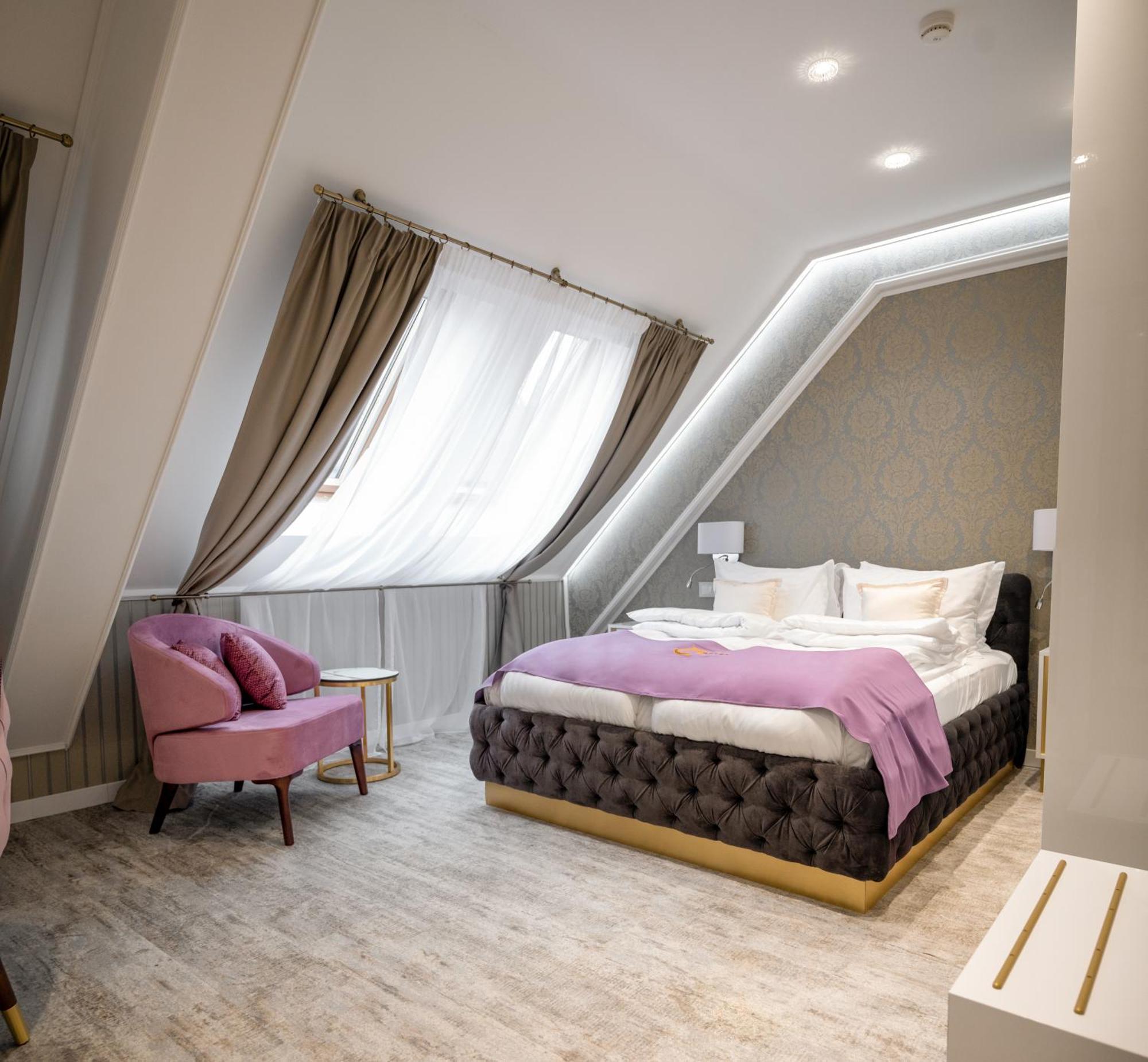 Queen Palace Novi Sad Ngoại thất bức ảnh